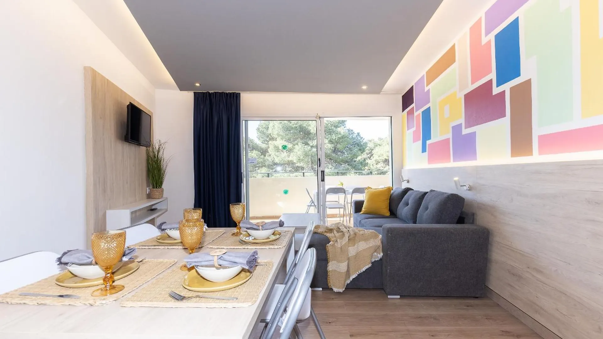Apartment Uhc Festival Village Salou