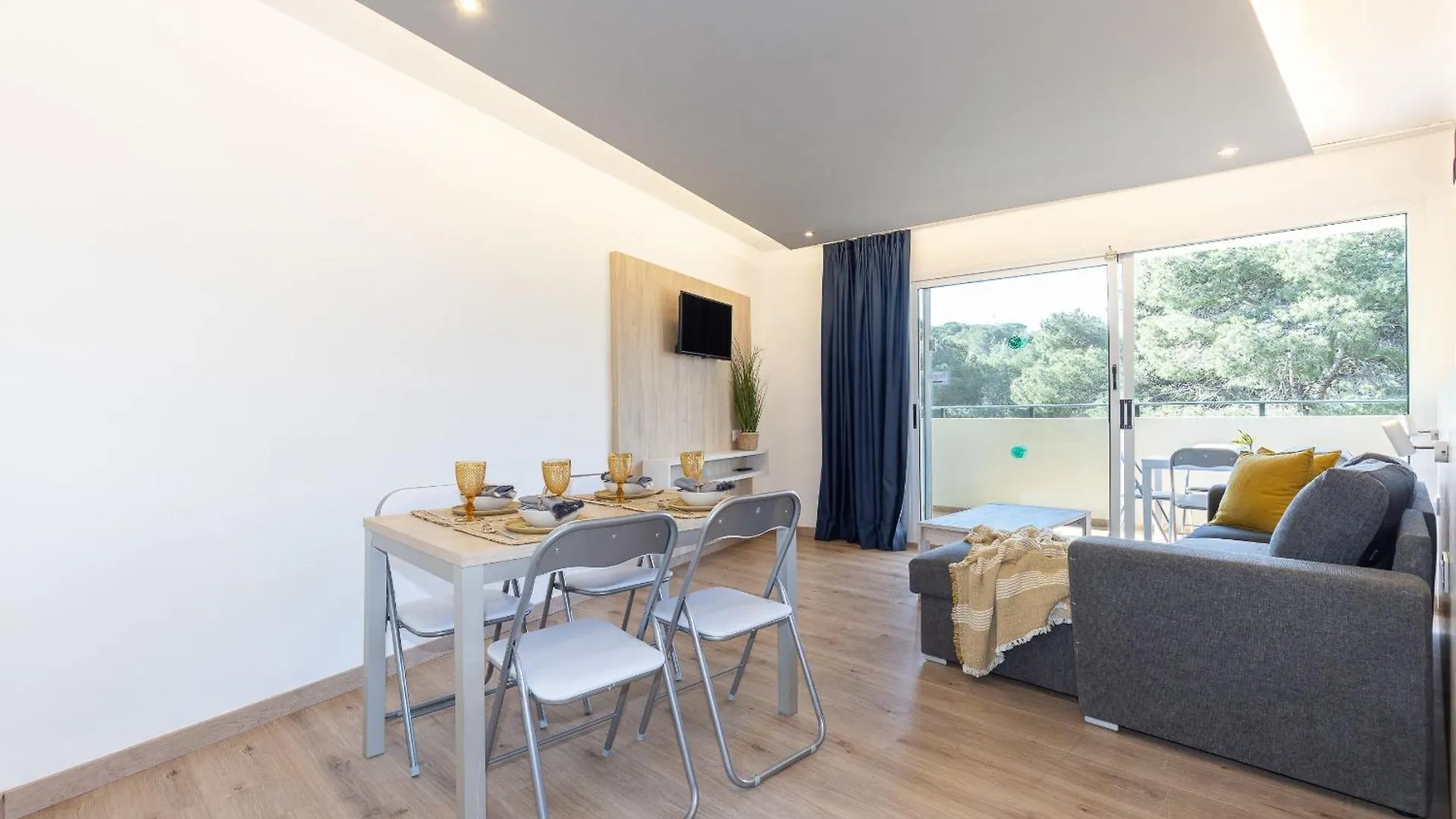 Apartment Uhc Festival Village Salou Spain